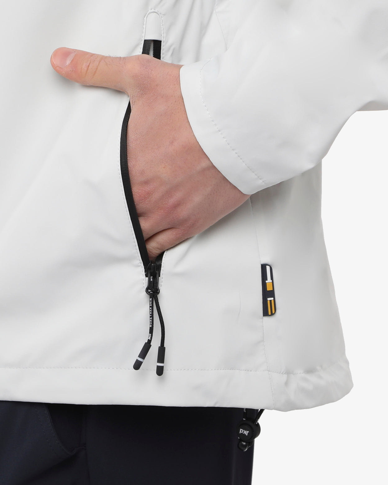 a2dc80bbfa384a1b0e747acaf8ccb97e_GHIACCIO_JKC18MV01U_10_185