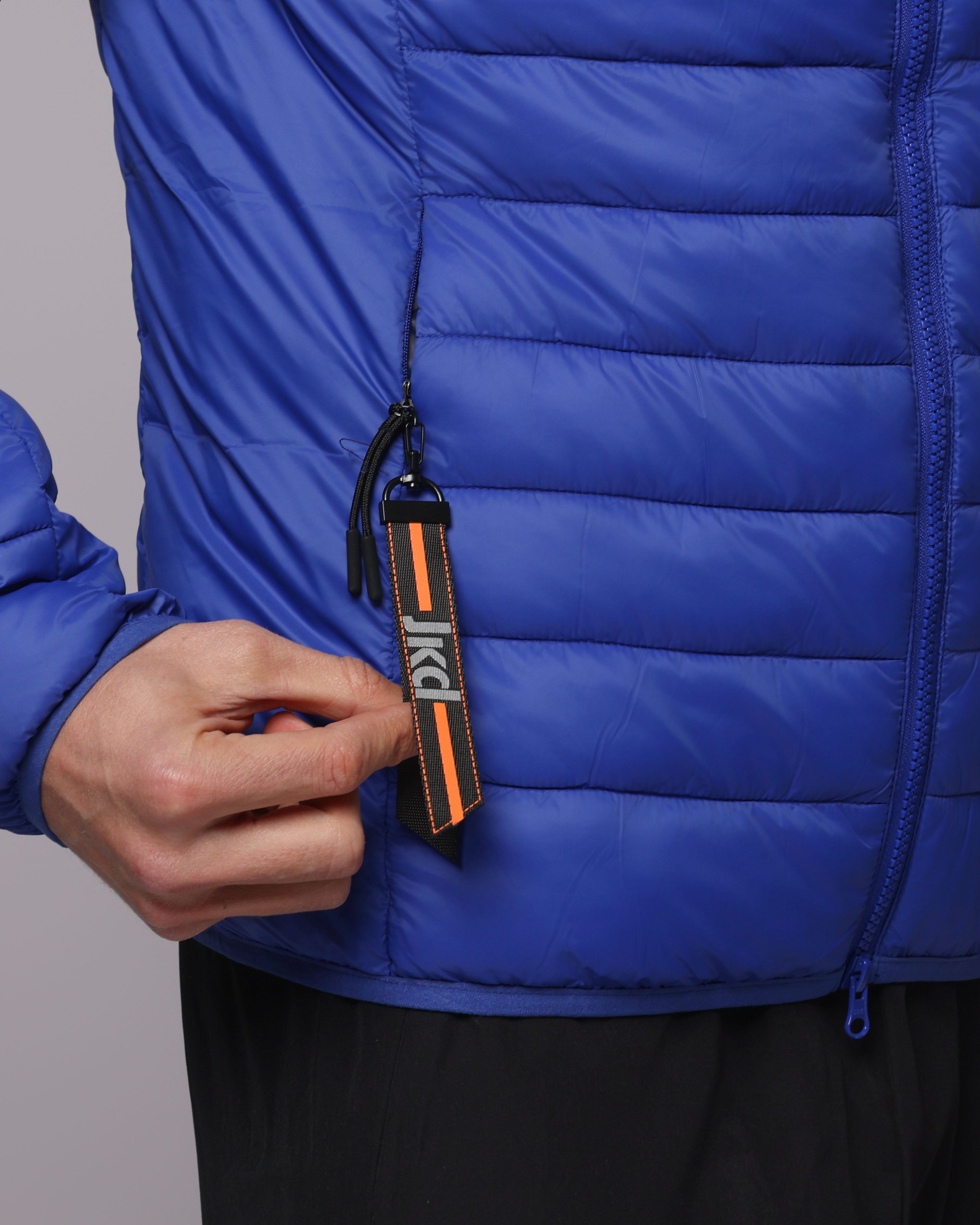 518586f63d95cf4f283850c729c8dfa4_BLU_JKGC6P301U_37_Z25