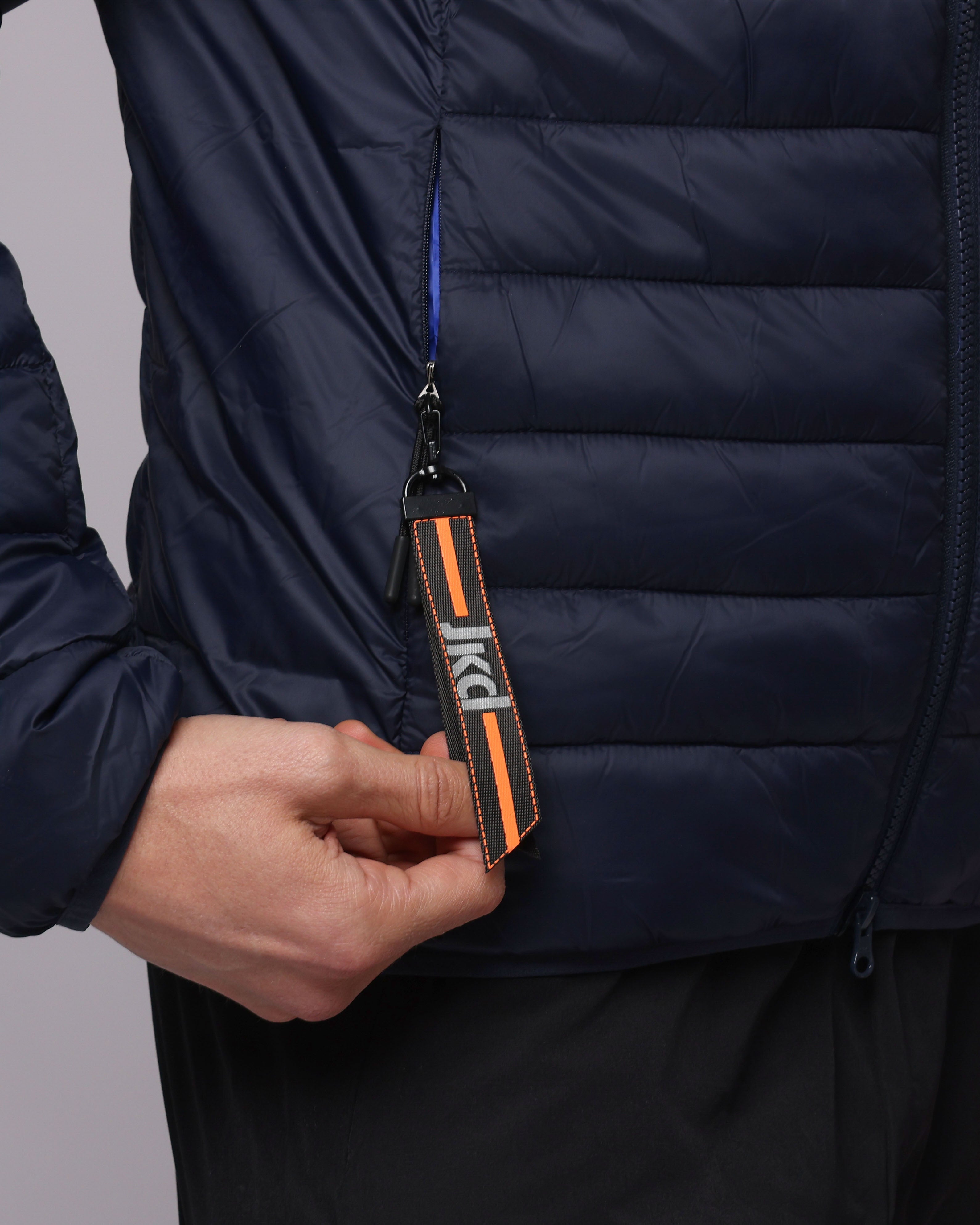 9dcc5aebff3e33c0a17b14365e71a29b_BLU_JKGC6P301U_45_Z26