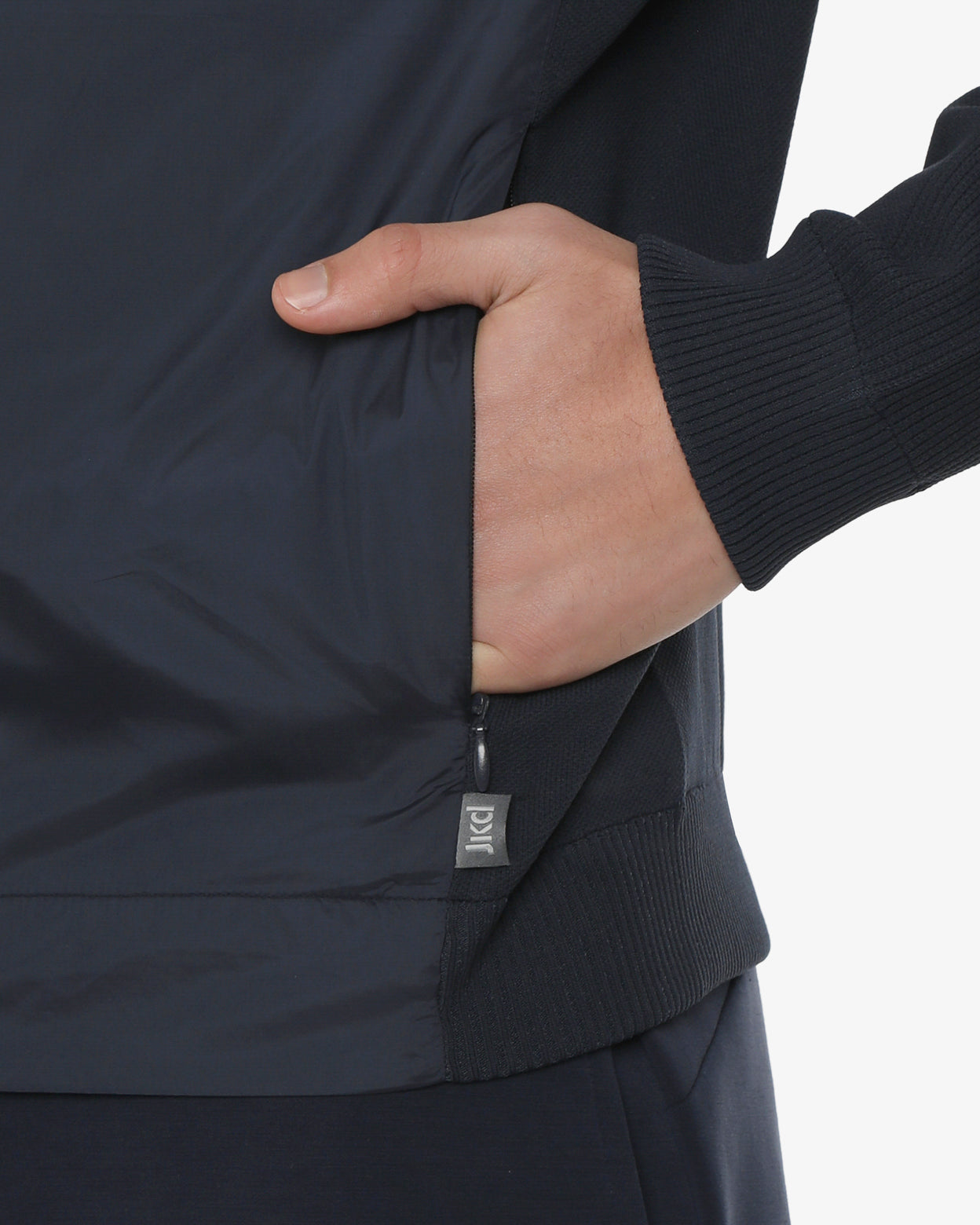 8614c9477a5d86f42a1da6b19d625392_BLU_JKMU7PD02U_16_028