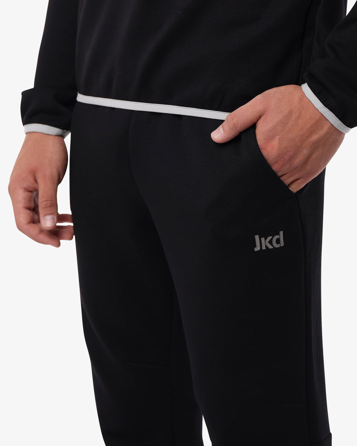 f64995525916e1291ea37f9b68a60166_NERO_JKPT6DU03U_15_001