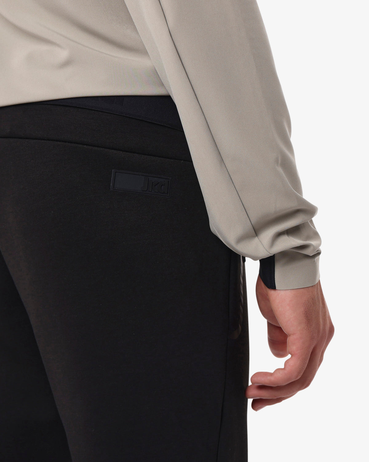 f64995525916e1291ea37f9b68a60166_NERO_JKPT6IZ04U_4_001