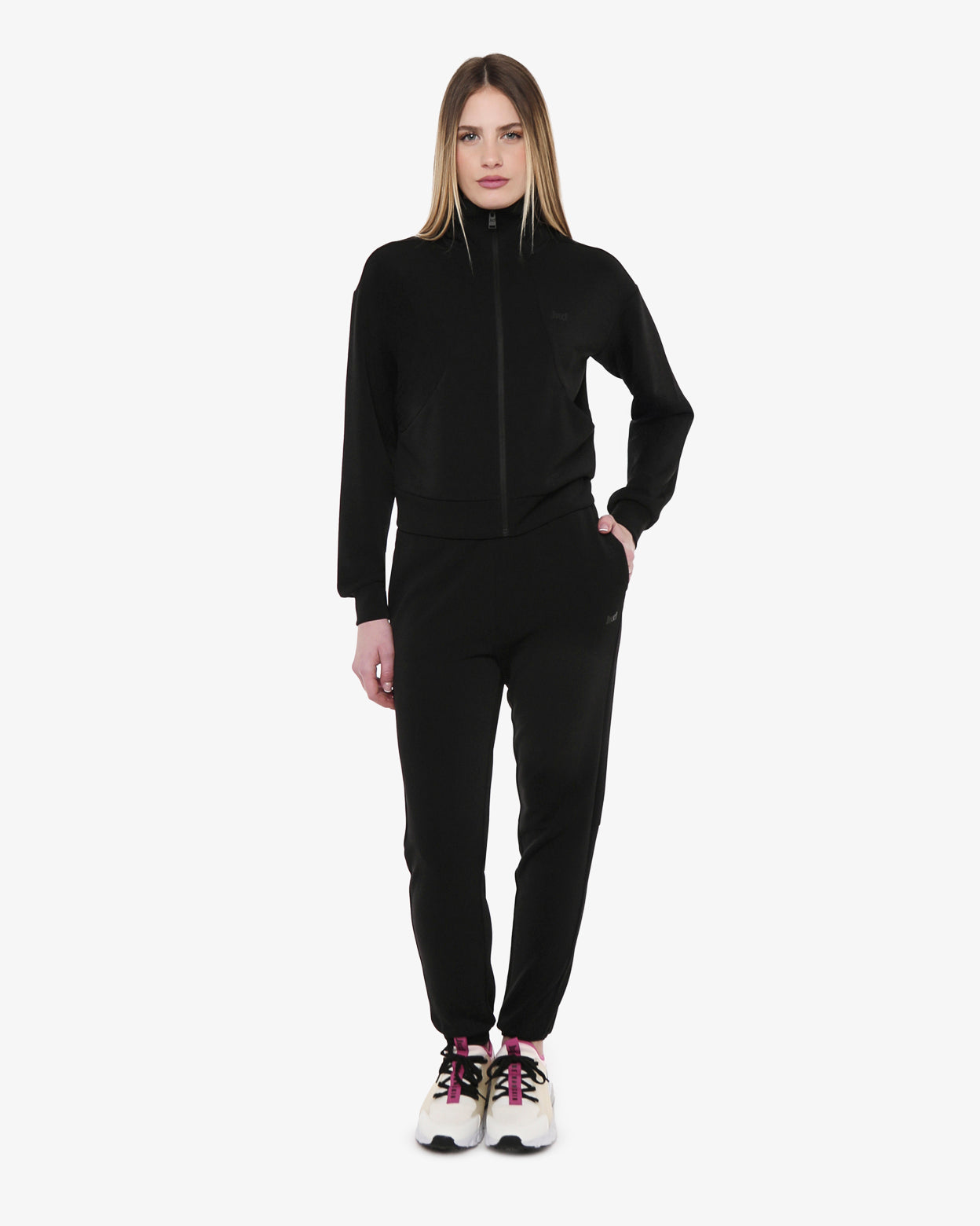 f64995525916e1291ea37f9b68a60166_NERO_JKPT8NC06D_11_001