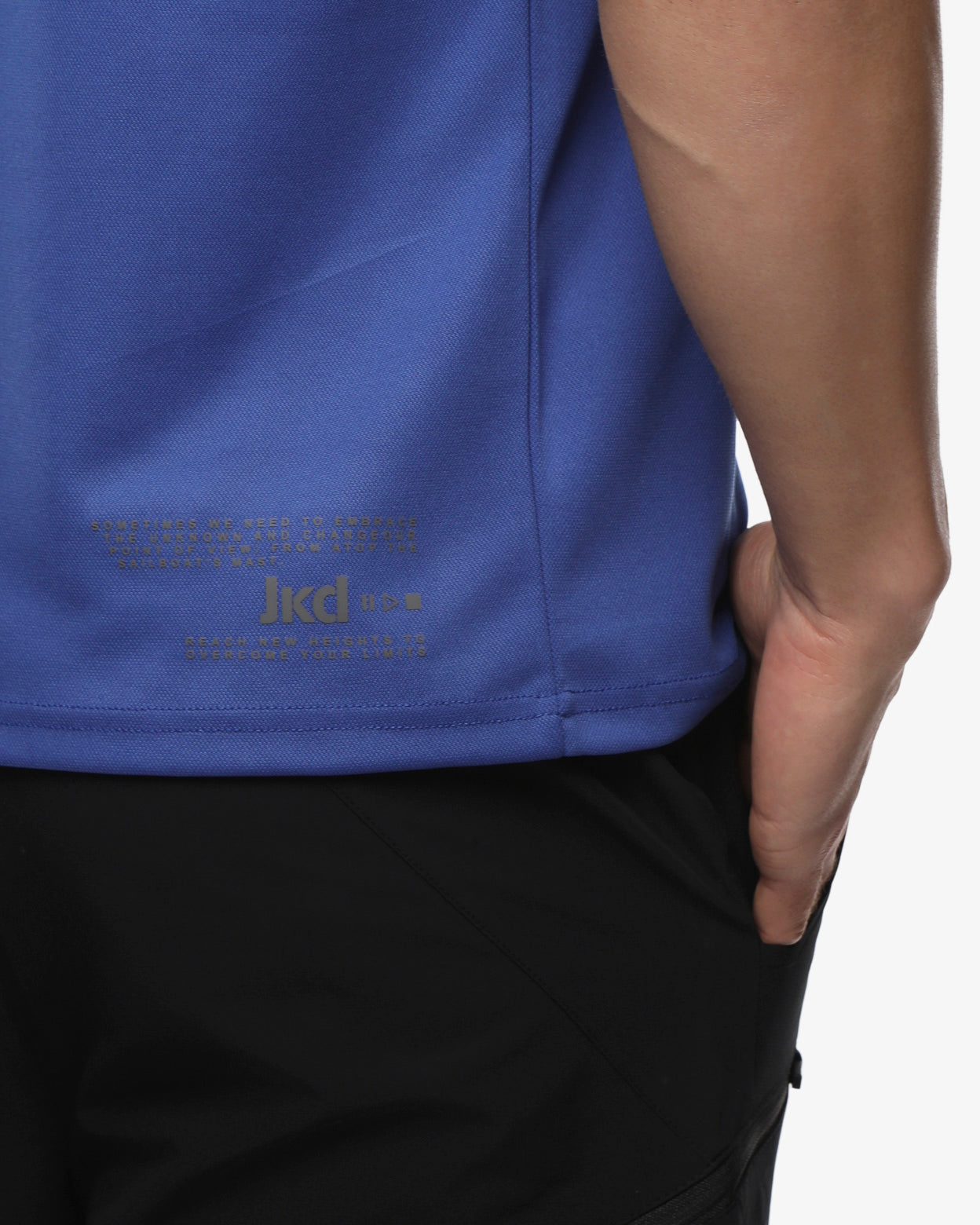 246ce8e5a853f85266f5f79b6a03b75b_BLU_JKTH8MV04U_18_R63