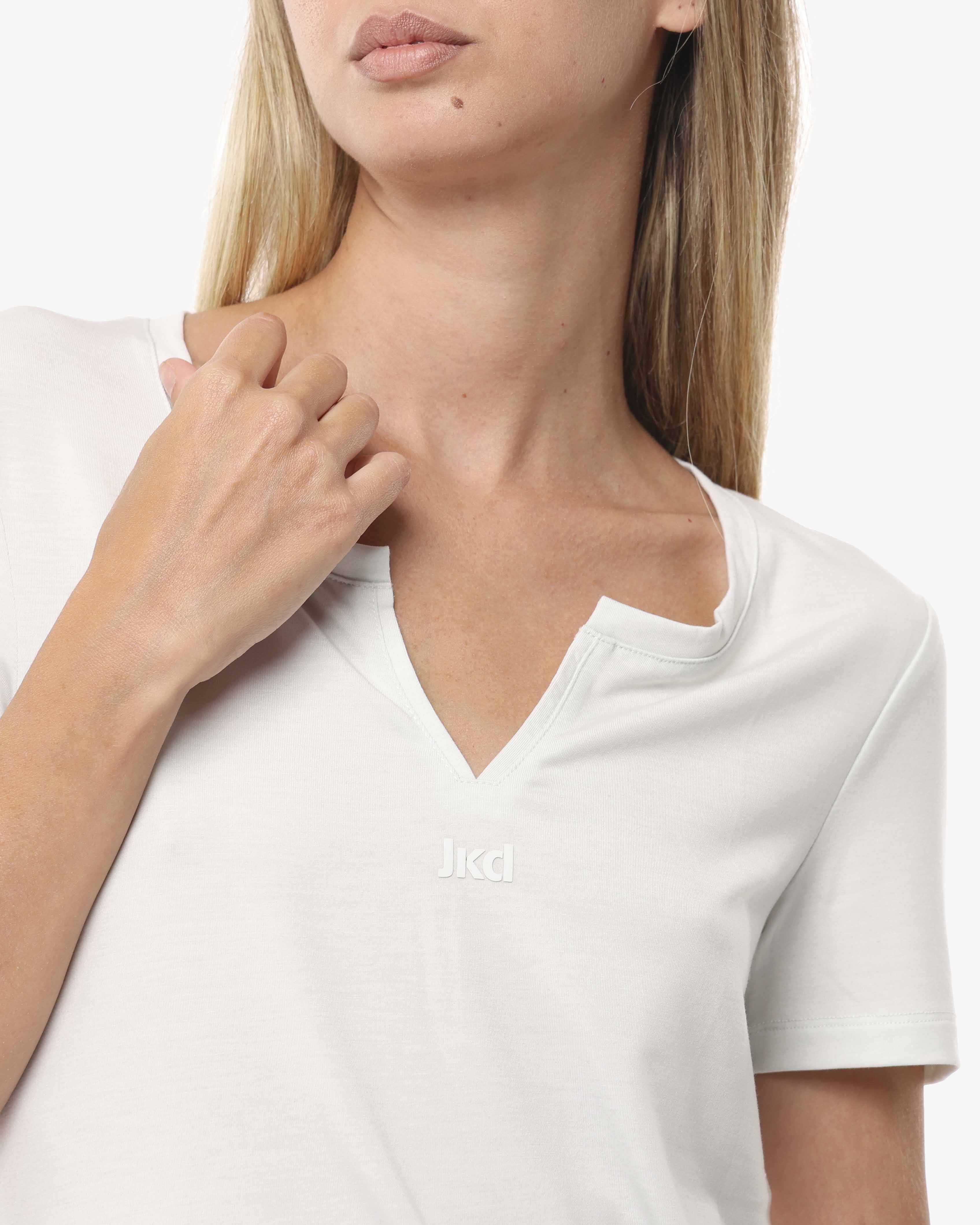 a2dc80bbfa384a1b0e747acaf8ccb97e_GHIACCIO_JKTH9D704D_15_185