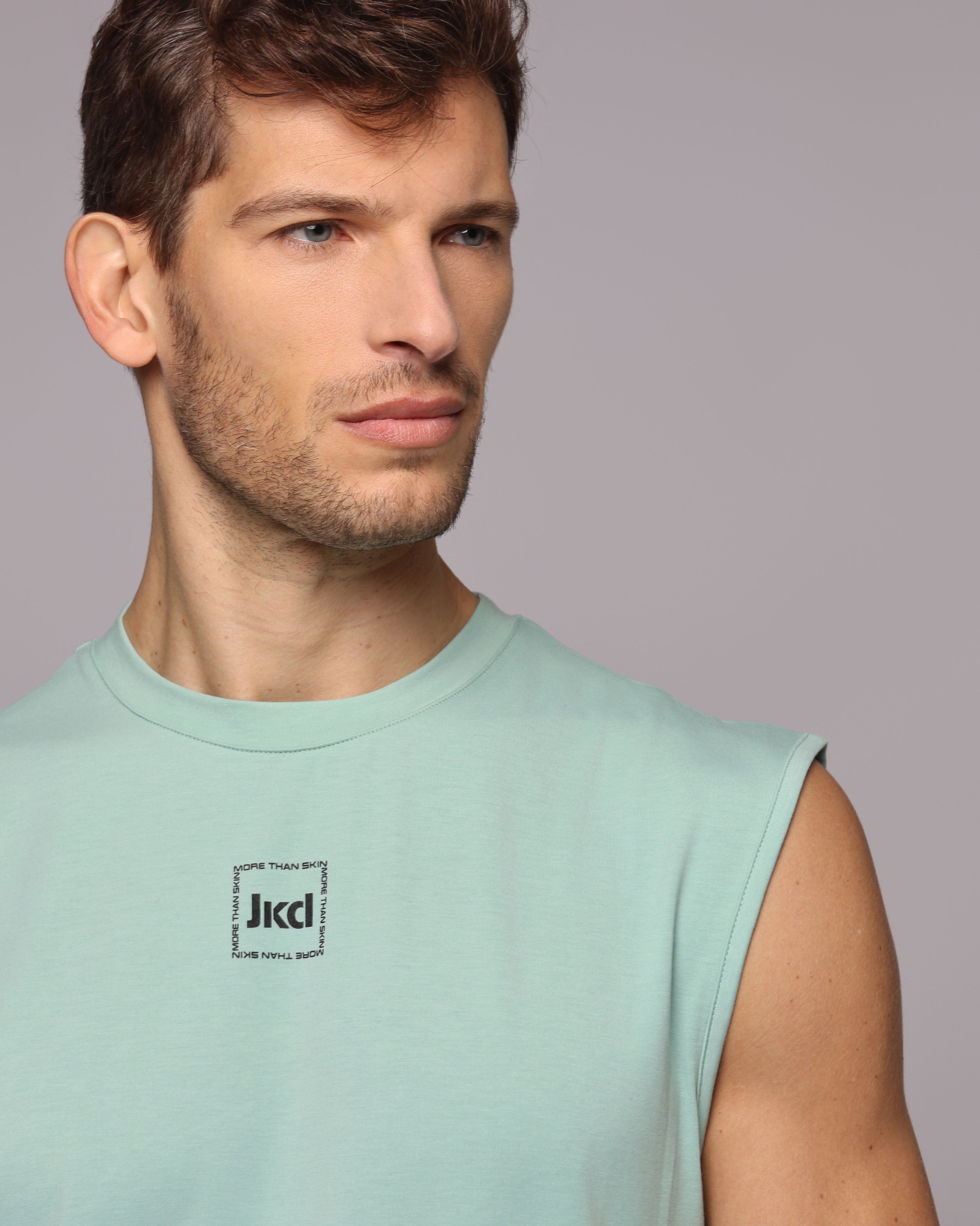 1106ca35dcff9e0689436c96512af994_VERDE_JKTH9R802U_21_P52